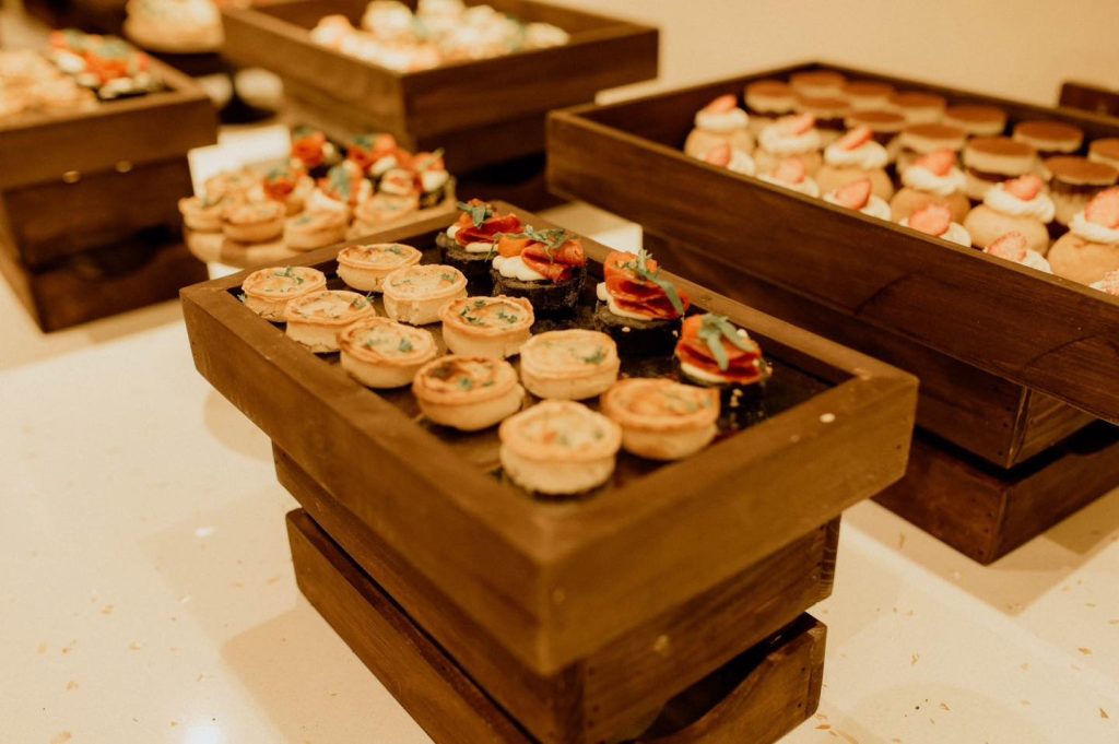 dich-vu-tiec-luu-dong-tai-tahu