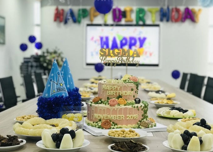 tiec-sinh-nhat-cong-ty