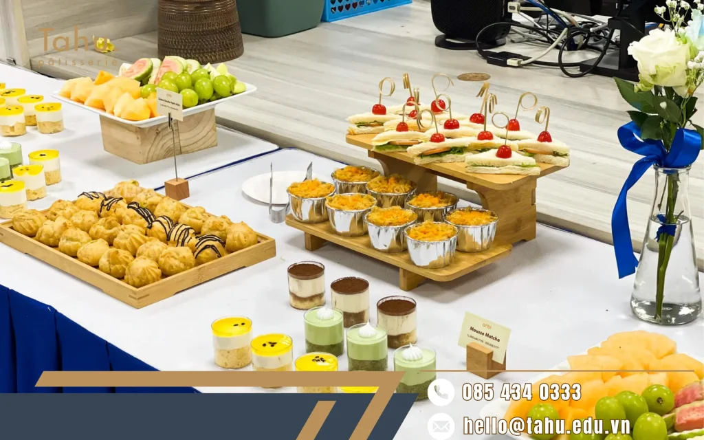 Cách  chọn thực đơn tiệc đính hôn dạng tea break sang trọng, ngân sách tối ưu