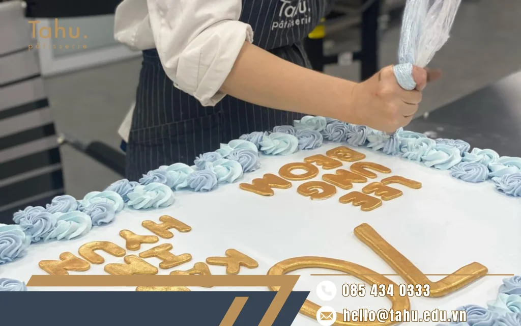 Đặt quà phúc lợi công nhân Hải Phòng là bánh sinh nhật theo nhóm sản xuất