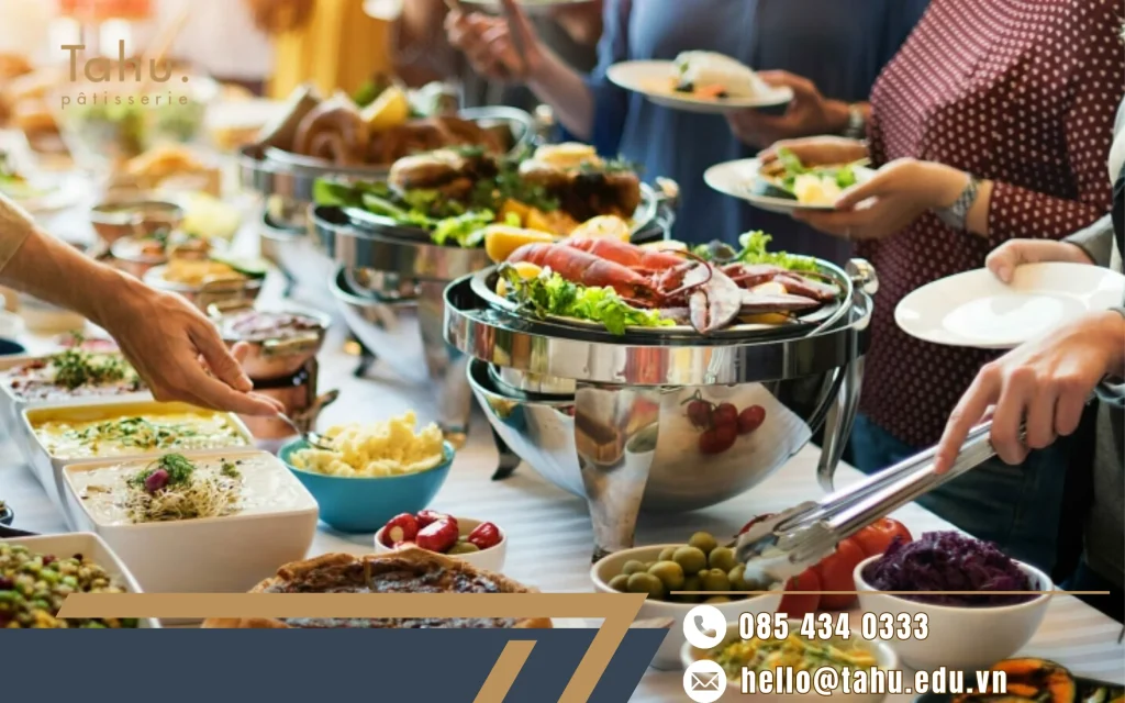 Đặt tiệc buffet khai trương mang lại rất nhiều lợi ích cho cả chủ tiệc và khách mời