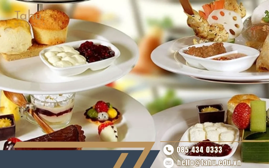 Thực đơn tiệc Buffet khai trương gồm món mặn, món ngọt và đồ uống