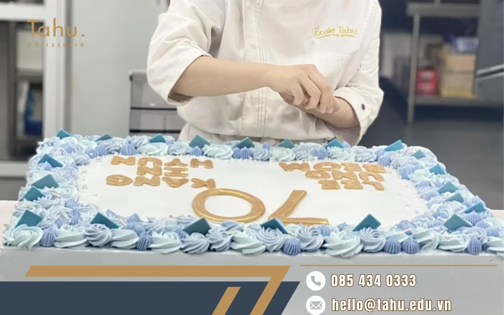 Bánh kem thiết kế theo concept riêng giúp ghi dấu ấn mạnh mẽ cho buổi tiệc