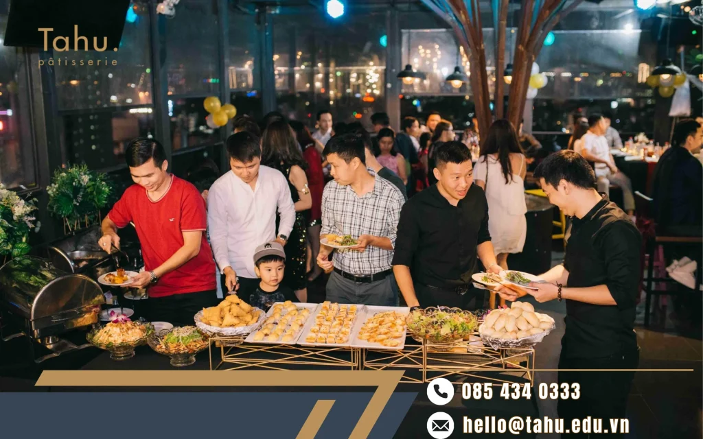 Có thể tổ chức tiệc cưới buffet tại nhà, tiệc cưới ngoài trời hoặc ở nhà hàng