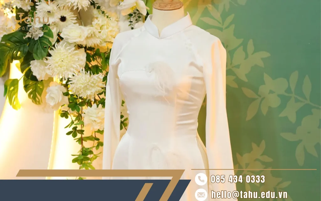 Tiệc đính hôn, cô dâu – chú rể thường chọn trang phục truyền thống