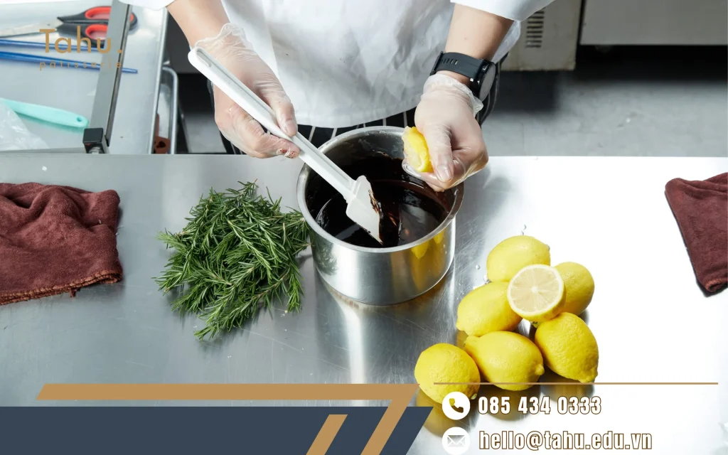 Xu hướng tổ chức bữa ăn công đoàn Hải Phòng là ưu tiên thực phẩm sạch – Chế biến tại chỗ hoặc đóng gói an toàn