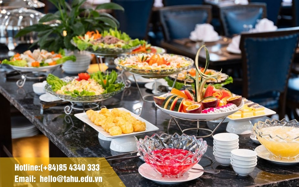 Menu đa dạng với hơn 200 món