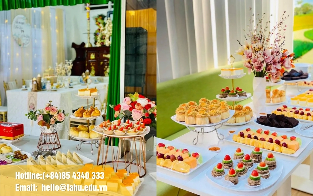 Bánh kẹo trang trí trên bàn trà