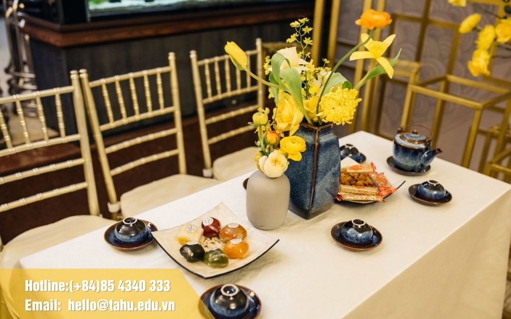 Mẫu bàn trà lễ hỏi trang trí đơn giản