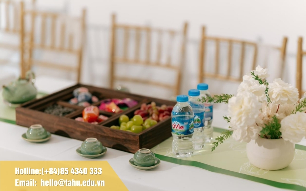 Bàn trà lễ hỏi phong cách truyền thống Việt Nam