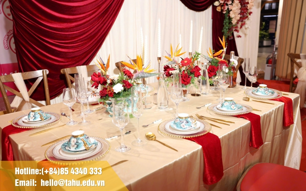 Bàn trà phong cách hiện đại tối giản - Tahu Catering