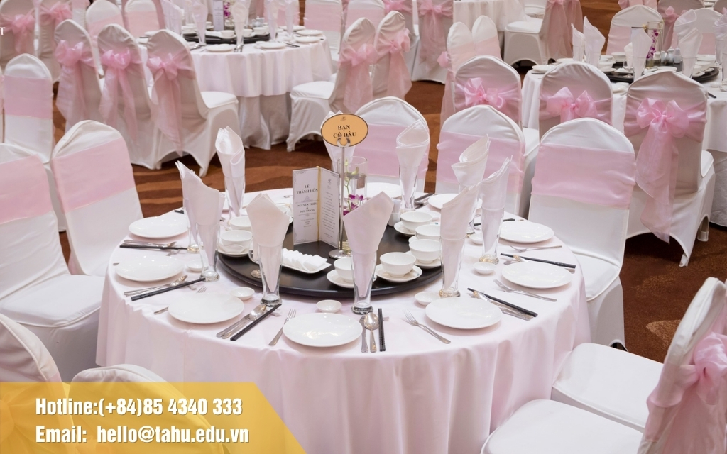 Xác định chi phí tổng thể cho tiệc cưới