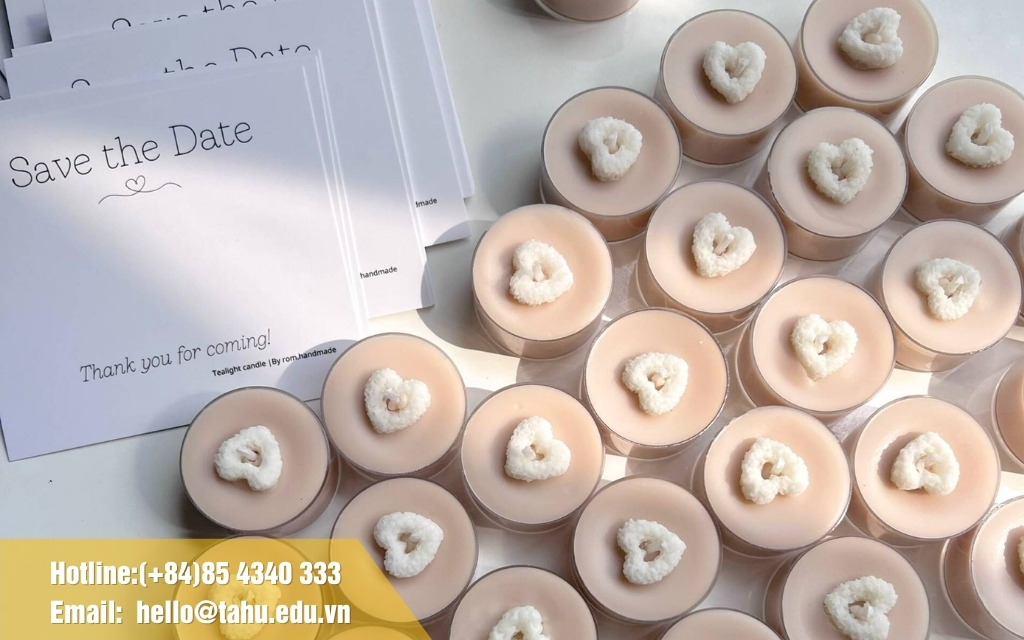 Tặng nến thơm