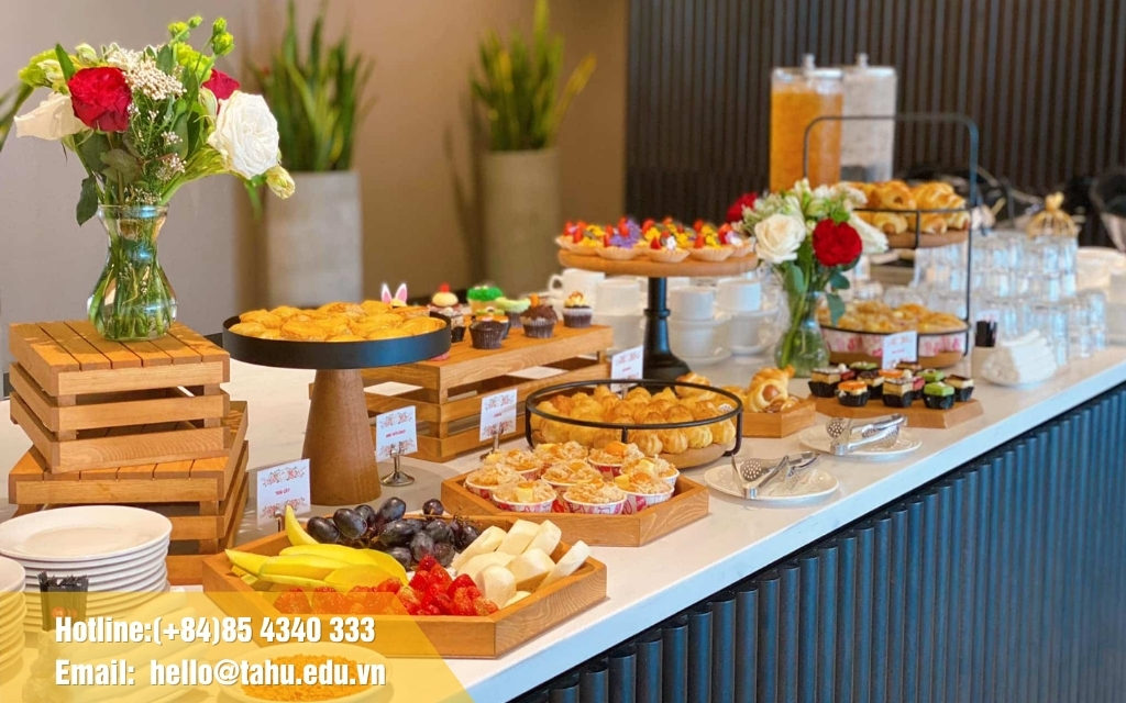 Bàn tiệc teabreak cao cấp, set up theo phong cách châu Âu