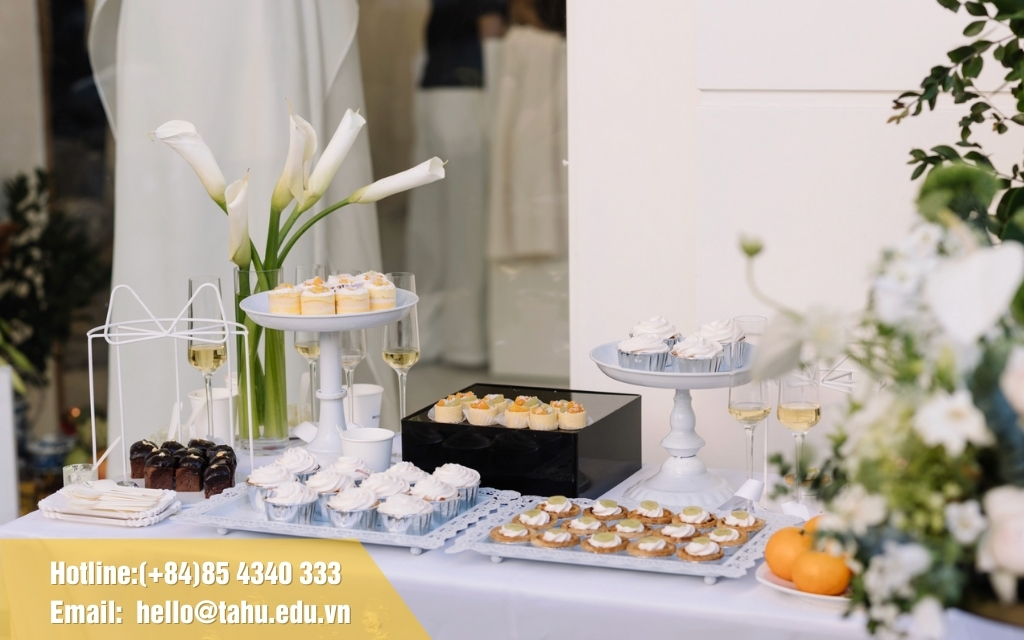 Tư vấn và lên kế hoạch tiệc cưới chi tiết cho khách hàng