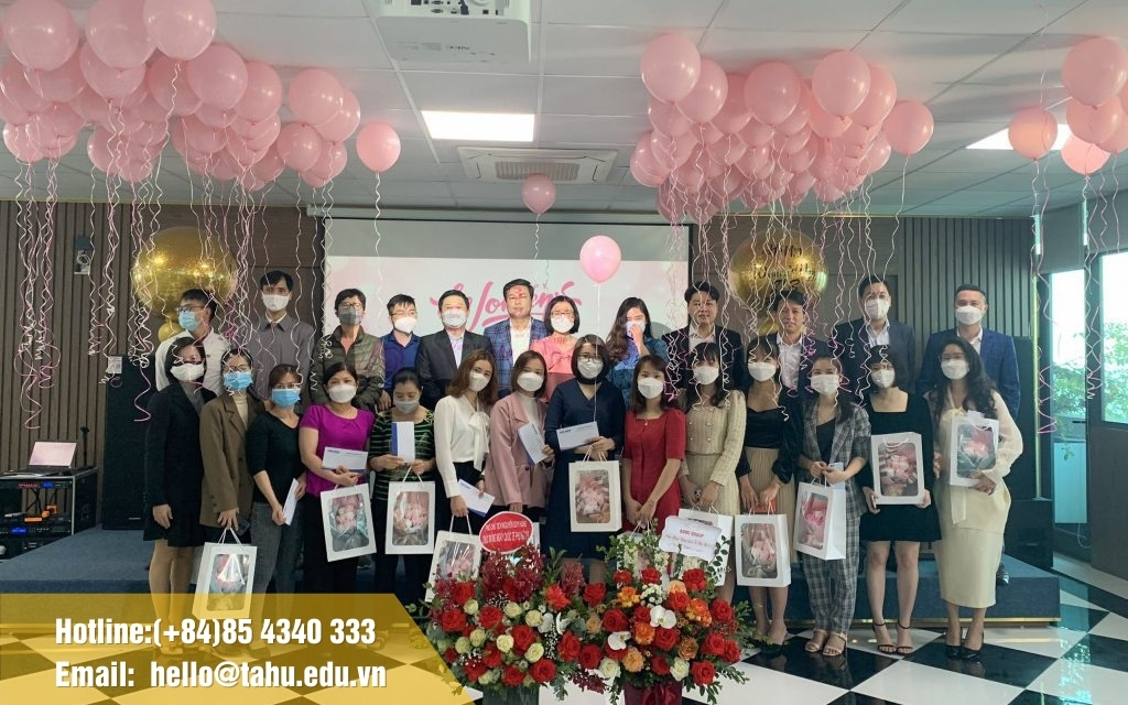 Tổ chức buổi tri ân nhỏ tại văn phòng