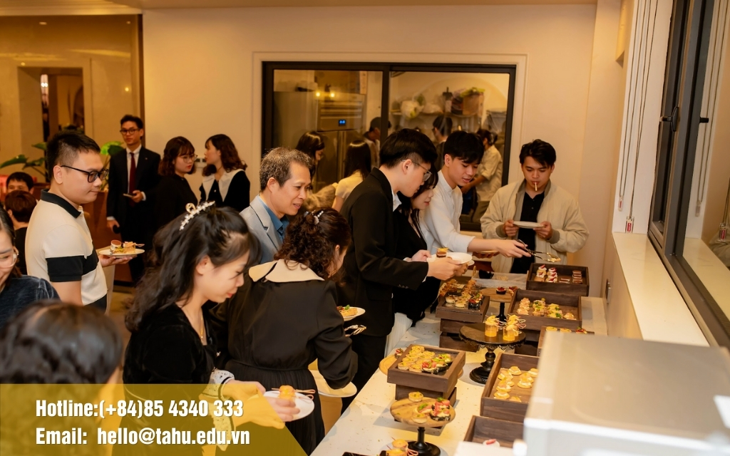Tổ chức tiệc trà cho công ty dịp 8/3