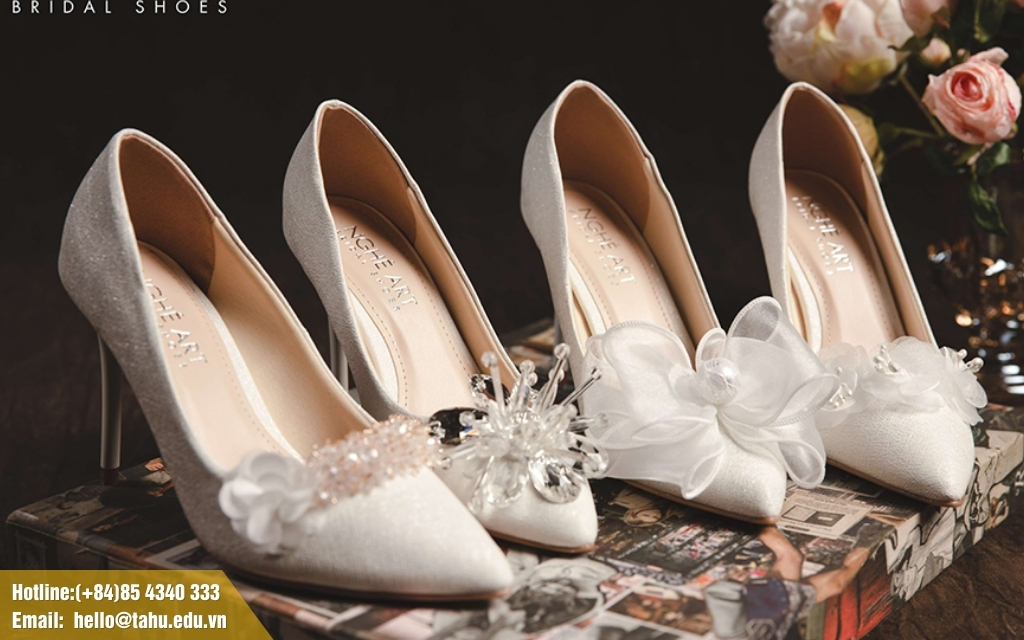 Giày cao gót tặng vợ "bánh bèo"