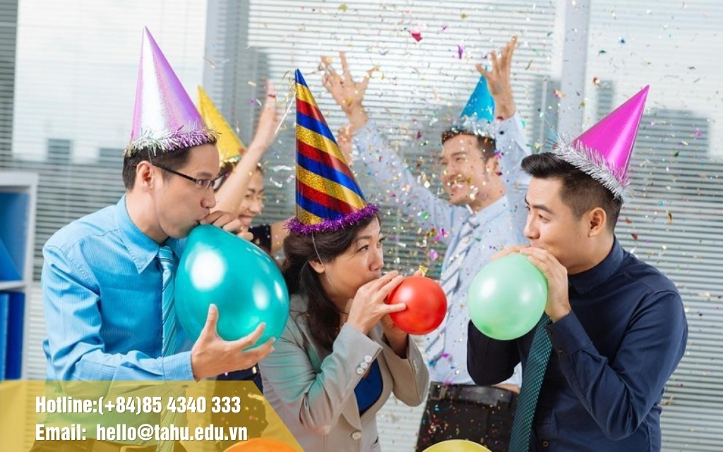 Tổ chức hoạt động tri ân