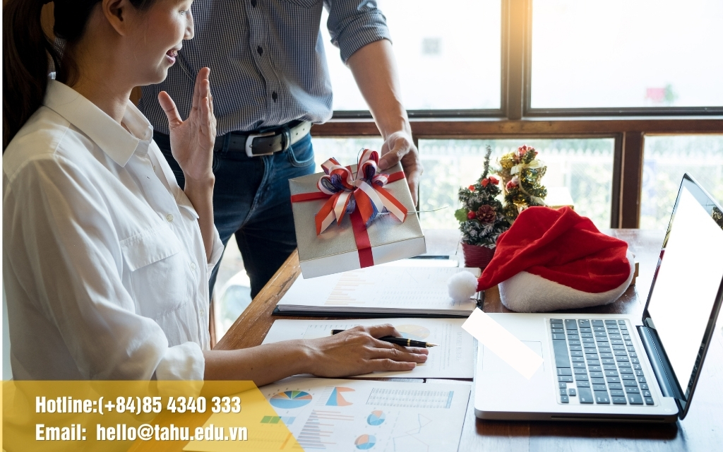 Kinh nghiệm tặng quà 8/3 cho nhân viên