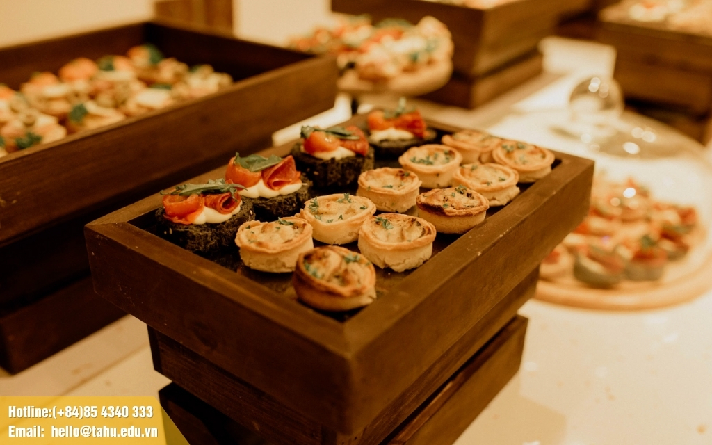 Thiết kế menu phù hợp mọi khách mời