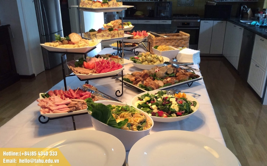 Đặt tiệc buffet mini tại Tahu Catering mừng ngày 8/3