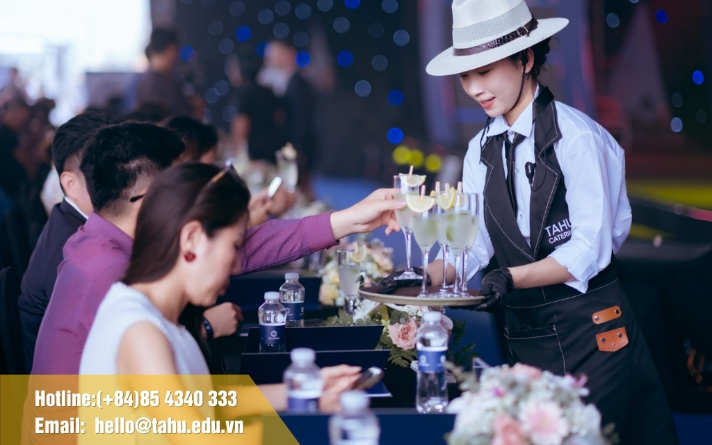 Mọi công đoạn được đội ngũ đơn vị tiệc xử lý trọn vẹn