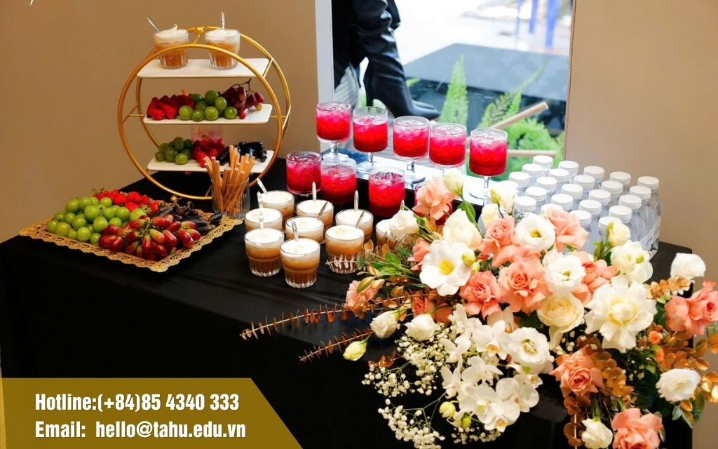 Trang trí bàn tiệc 8/3 văn phòng
